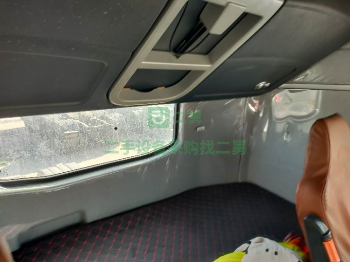 出售二手九成新的重汽豪沃T7H/540馬力牽引車