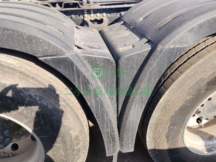 出售19年的一汽解放J7/550馬力牽引車