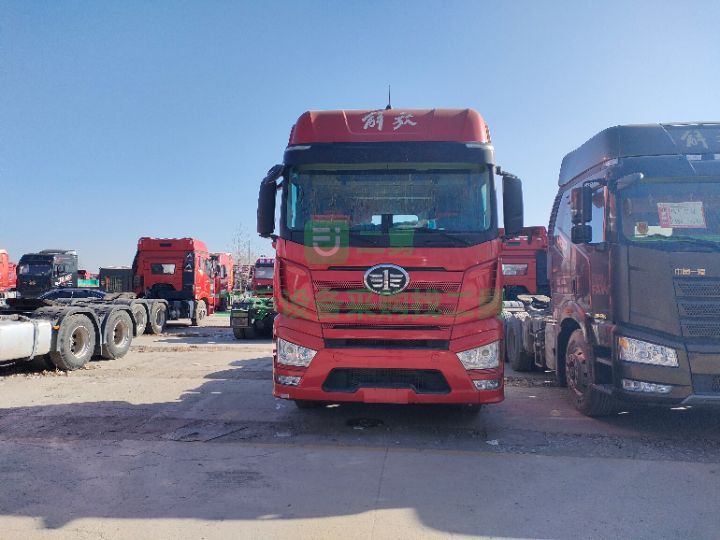 出售19年的一汽解放J7/550馬力牽引車