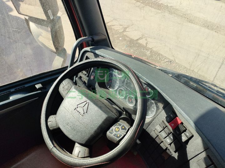 出售二手九成新的重汽豪沃T7H/540馬力牽引車