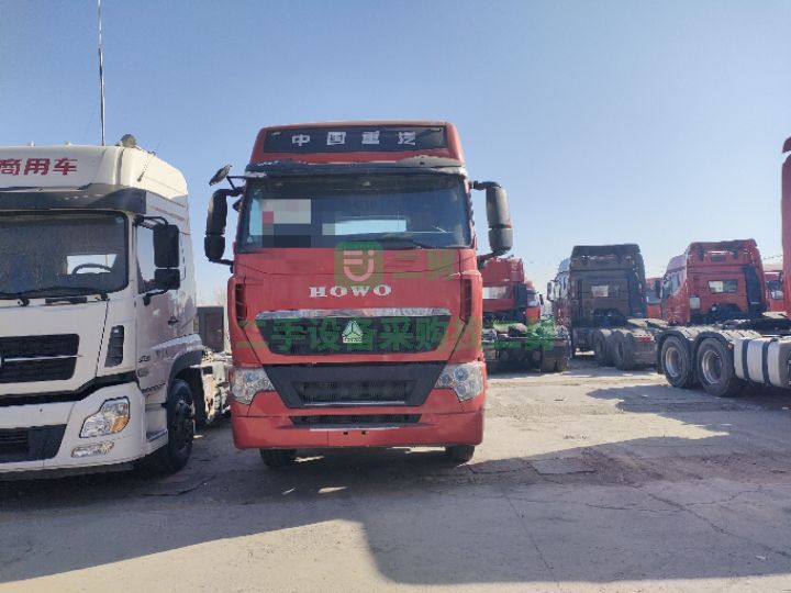 出售二手九成新的重汽豪沃T7H/540馬力牽引車