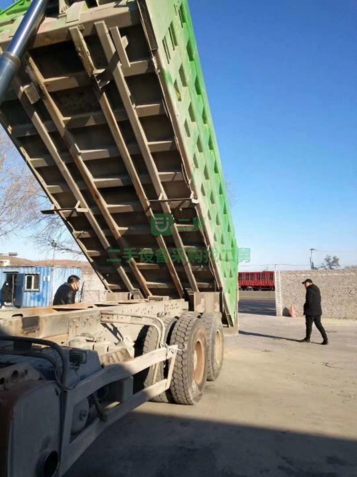 出售二手的國(guó)四解放后八輪自卸車(chē)