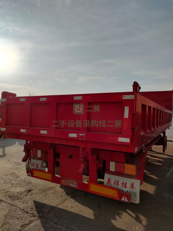 出售9年的9米的一體后翻半掛車手續齊全