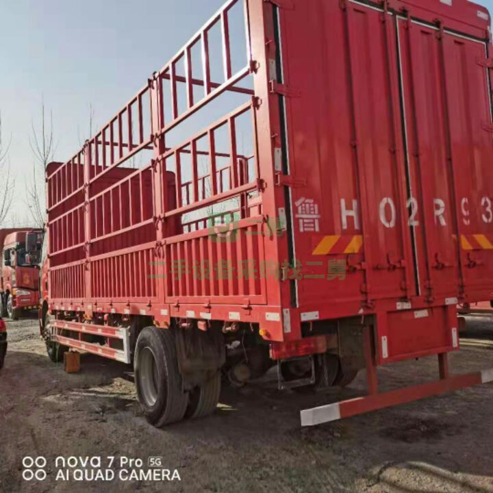 出售一臺19年國五解放J6L貨車，6缸240馬力，高頂雙臥