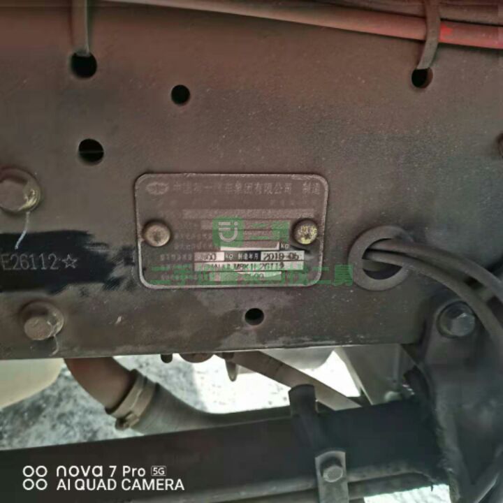 出售一臺19年國五解放J6L貨車，6缸240馬力，高頂雙臥