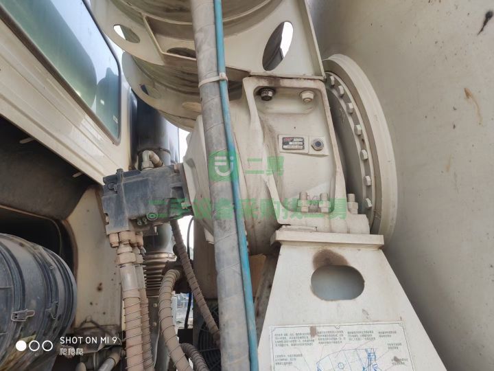 出售二手的豪沃唐鴻18年大14方攪拌車，原裝原版，剛從工地回來