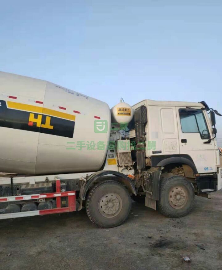 出售一臺17年豪沃國五攪拌車  重汽發(fā)動機380馬力