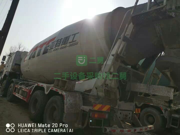 出售一臺9年豪沃國五攪拌車亞特上莊重汽發動機