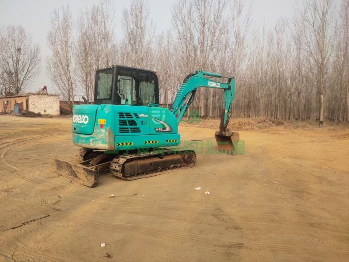 出售17年的九成新的神鋼60挖掘機