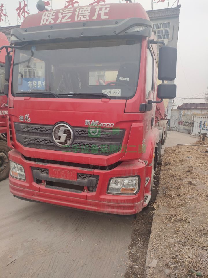 出售陜汽德龍新M3000牽引車430馬力帶33方散裝水泥罐車