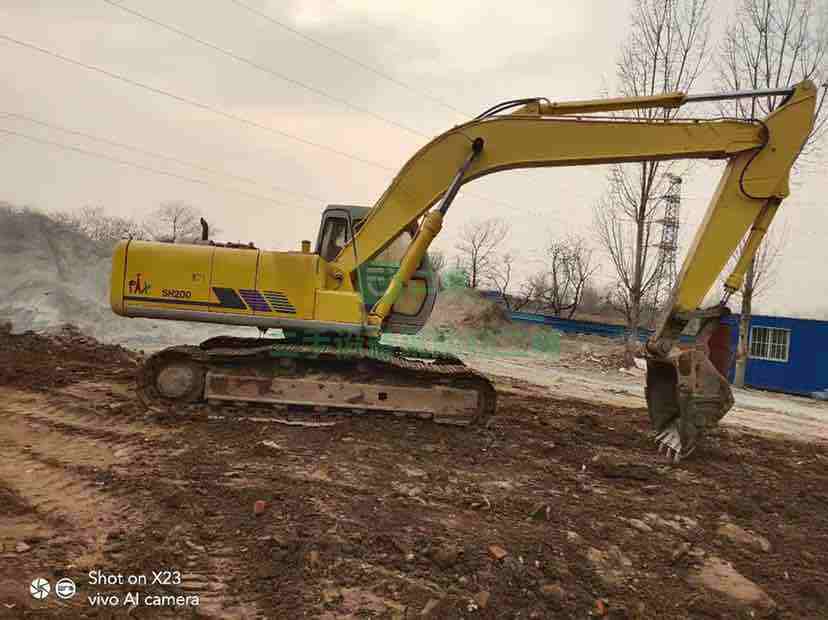出售二手的住友200挖掘機，性能穩定