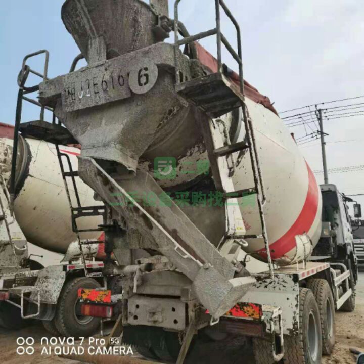 出售18年國五三一攪拌車340馬力  重汽發動機12方