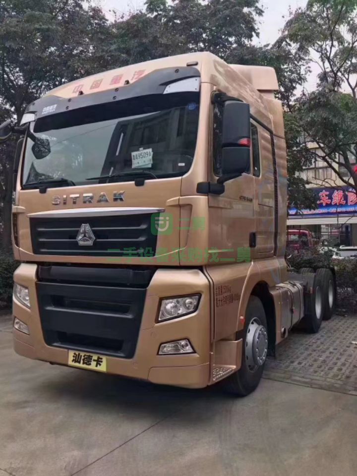 出售二手九成新的汕德卡牽引車