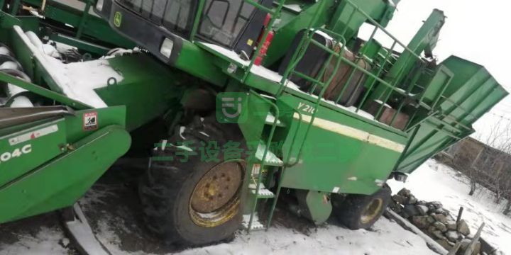新疆出售二手的約翰迪爾w210－W80－C230聯(lián)合收割機
