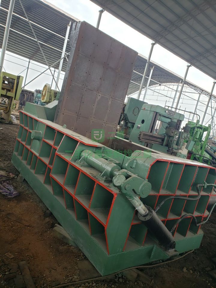 出售二手的九成新的250T金屬液壓壓塊機