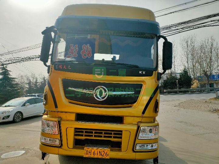出售二手的19年的天龍旗艦560馬力牽引車