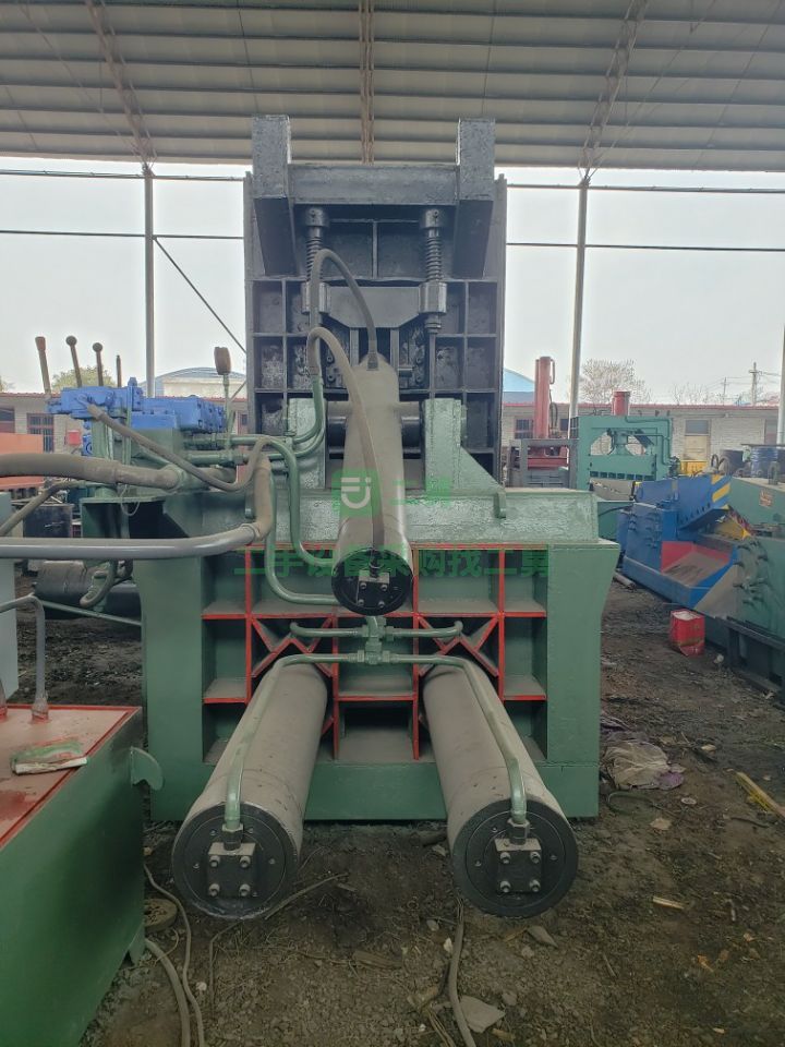出售二手的九成新的250T金屬液壓壓塊機