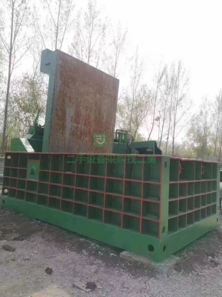 山東出售二手的華宏400噸壓塊機一臺