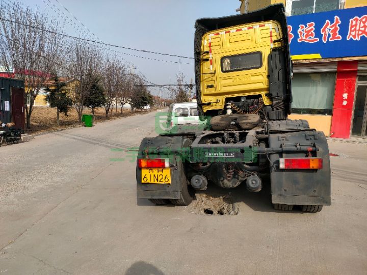 出售二手的19年的天龍旗艦560馬力牽引車