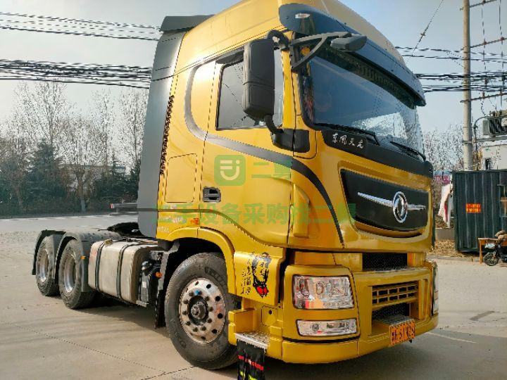 出售二手的19年的天龍旗艦560馬力牽引車