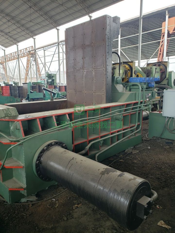 出售二手的九成新的250T金屬液壓壓塊機