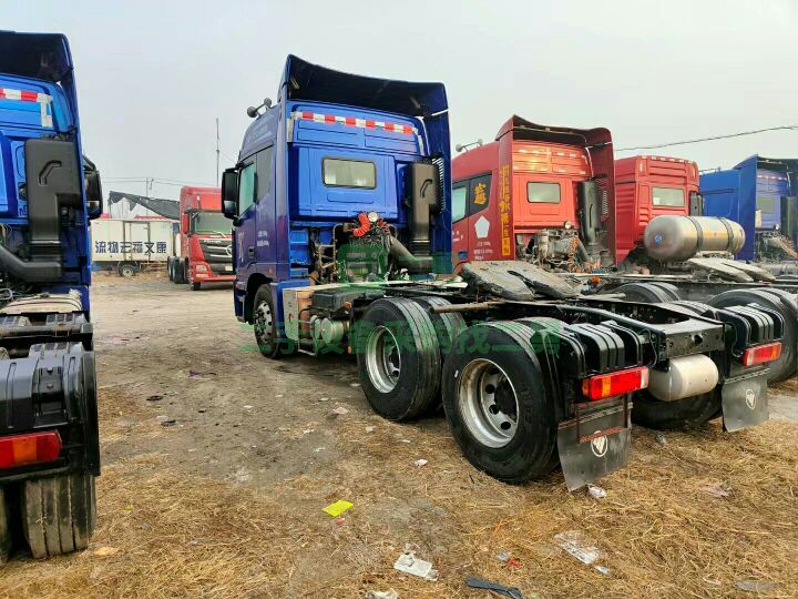 出售國四歐曼牽引車16年5月份上戶的430馬力雙驅輕體車