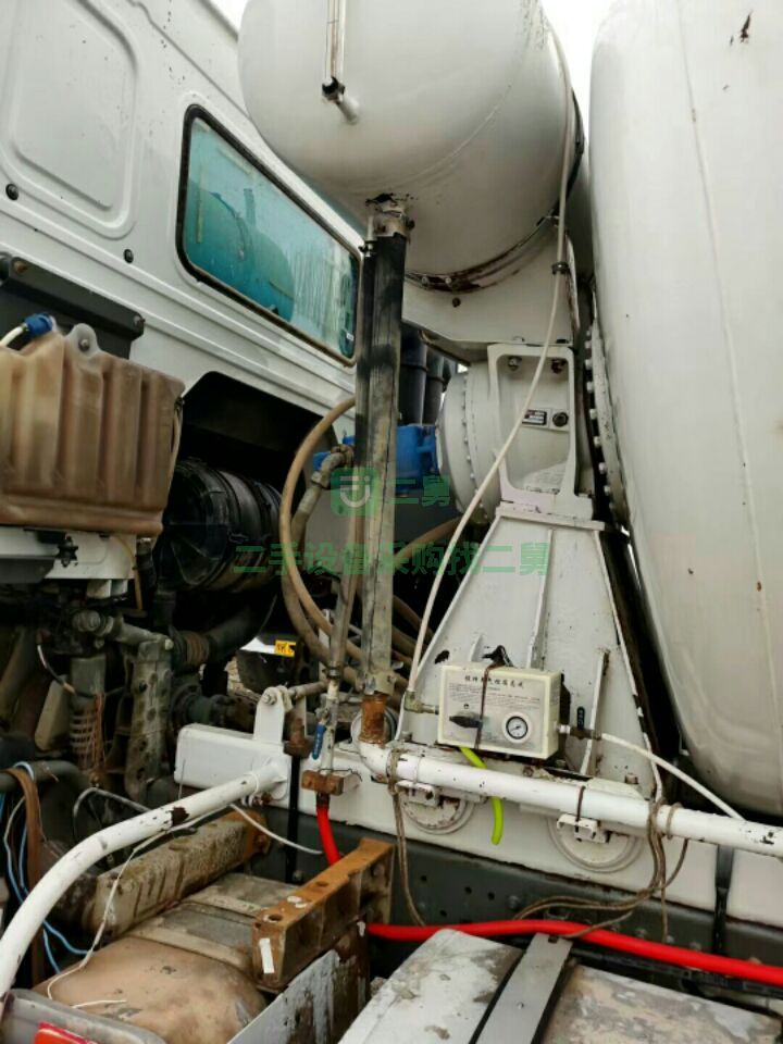 出售18年2月豪沃亞特攪拌車大十四方國五排放  車況原版