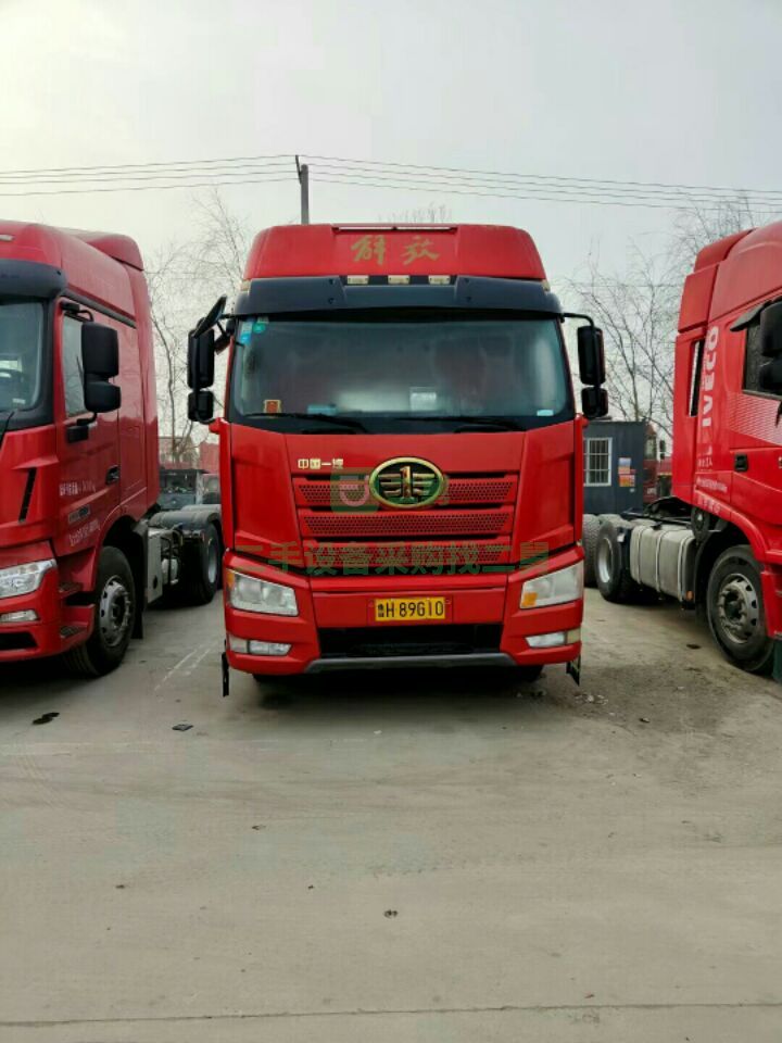 出售一臺(tái)17年10月份上戶牽引車一汽解放J6P_460馬力