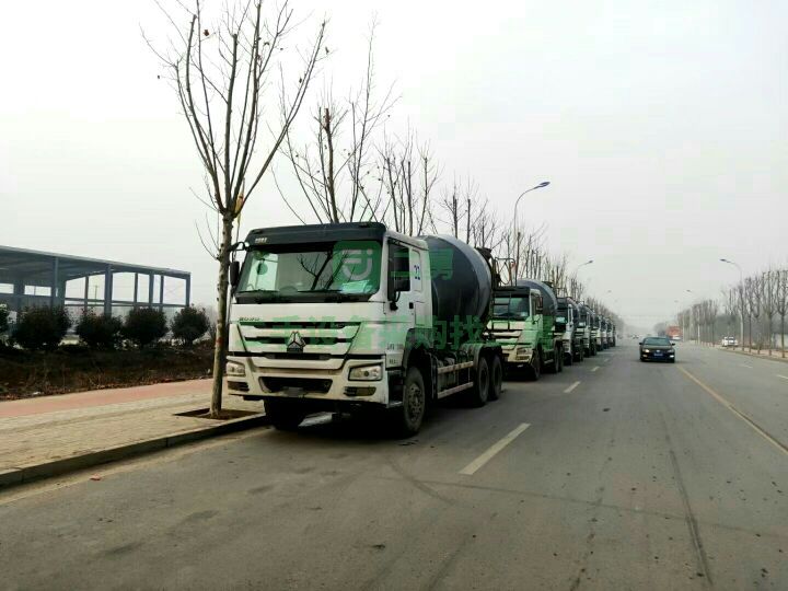 出售臺17年豪沃大二十方攪拌車中聯(lián)上裝國五排放
