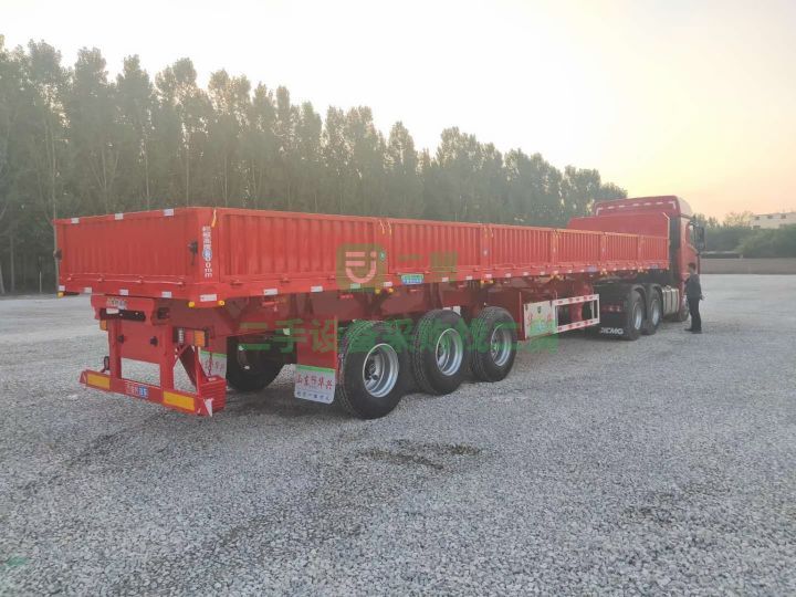 山東出售山東華興13米標箱側翻半掛車