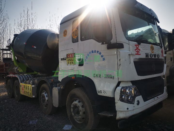 出售2020年豪沃，中聯重科上裝，標準14方罐攪拌車，最新款輕量化
