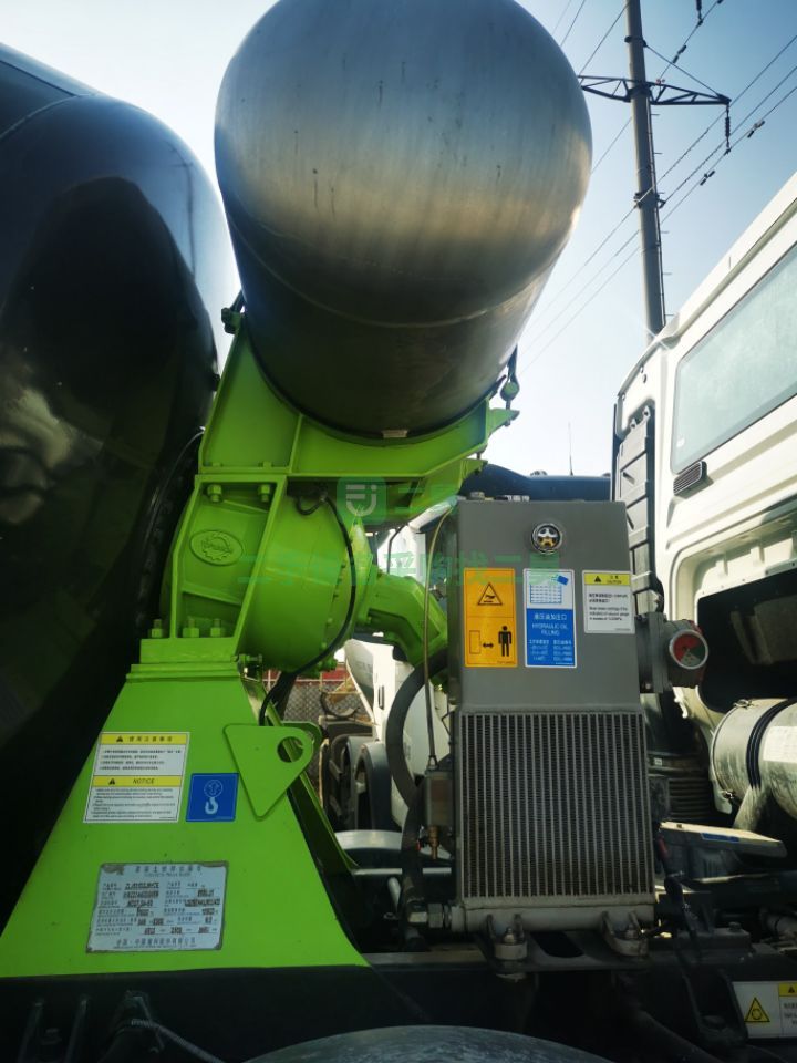 出售2020年豪沃，中聯重科上裝，標準14方罐攪拌車，最新款輕量化