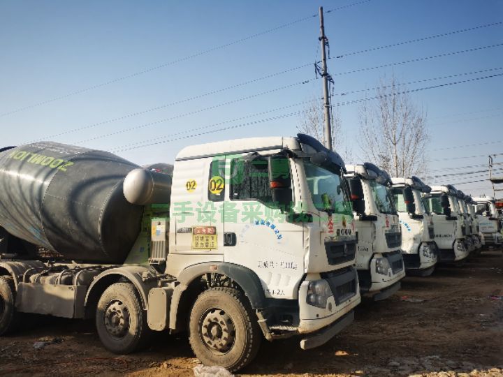 出售2020年豪沃，中聯重科上裝，標準14方罐攪拌車，最新款輕量化