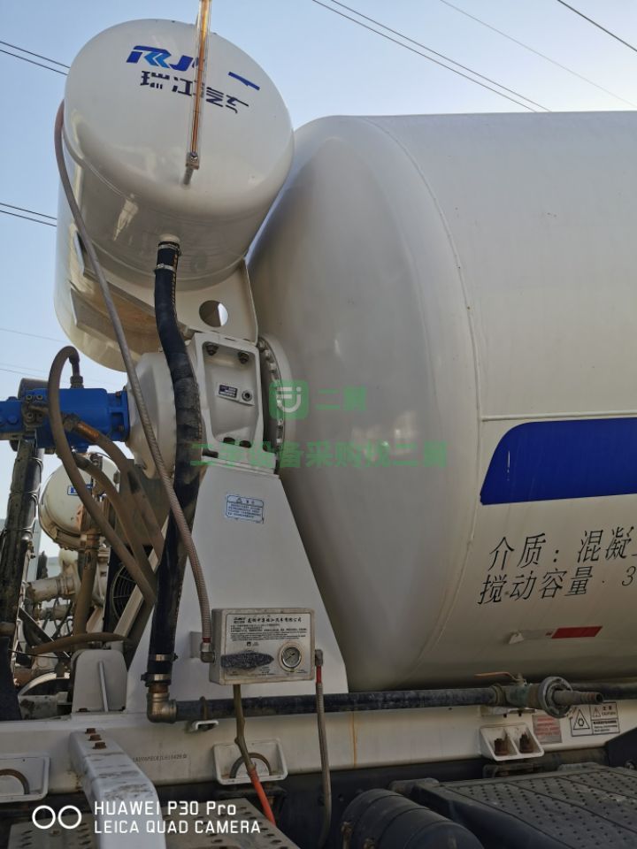 出售二手19年的歐曼瑞江大14方水泥攪拌車