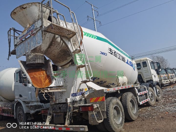 出售二手的19年的豪沃瑞江輕量化大12方攪拌車