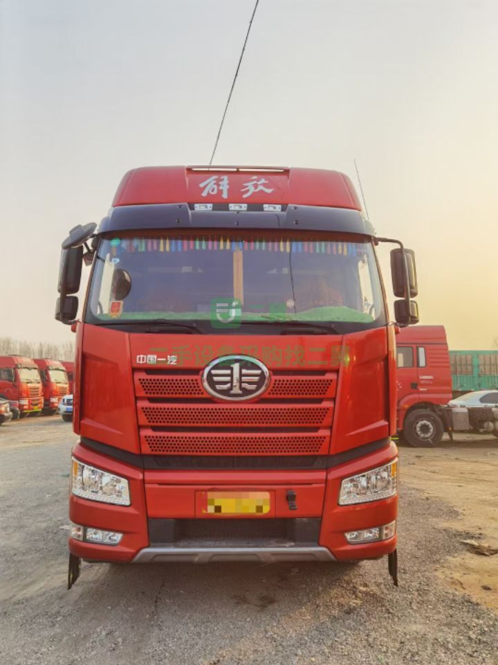 出售解放J6/420馬力牽引車8個(gè)月新款