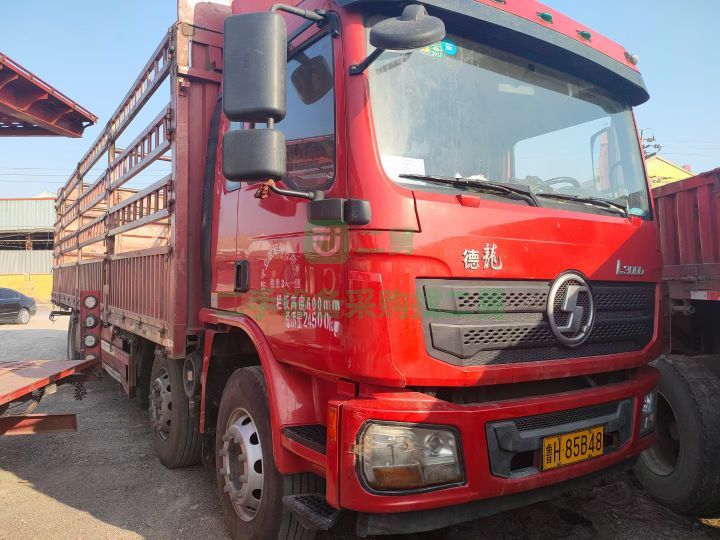 出售德龍L3000前四后四9米6高欄運輸車