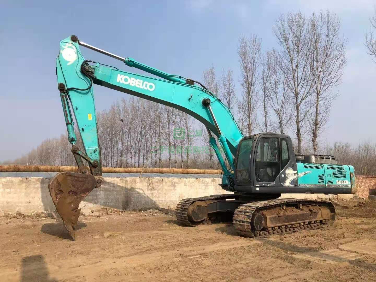 出售一臺13年的極品神鋼350超8挖掘機，原車條板帶神鋼標志