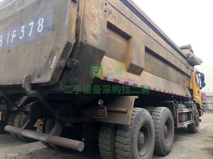 出售一臺15年的國四歐曼后八輪渣土自卸車