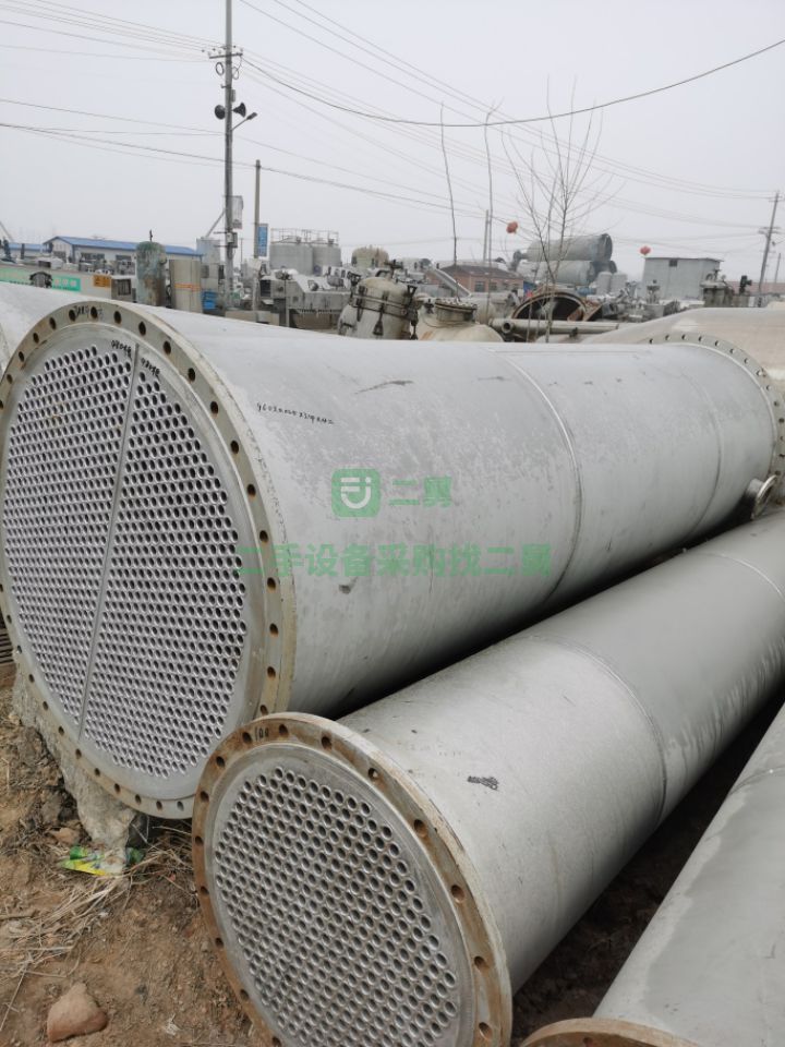 山東出售二手九成新的不銹鋼列管式冷凝器
