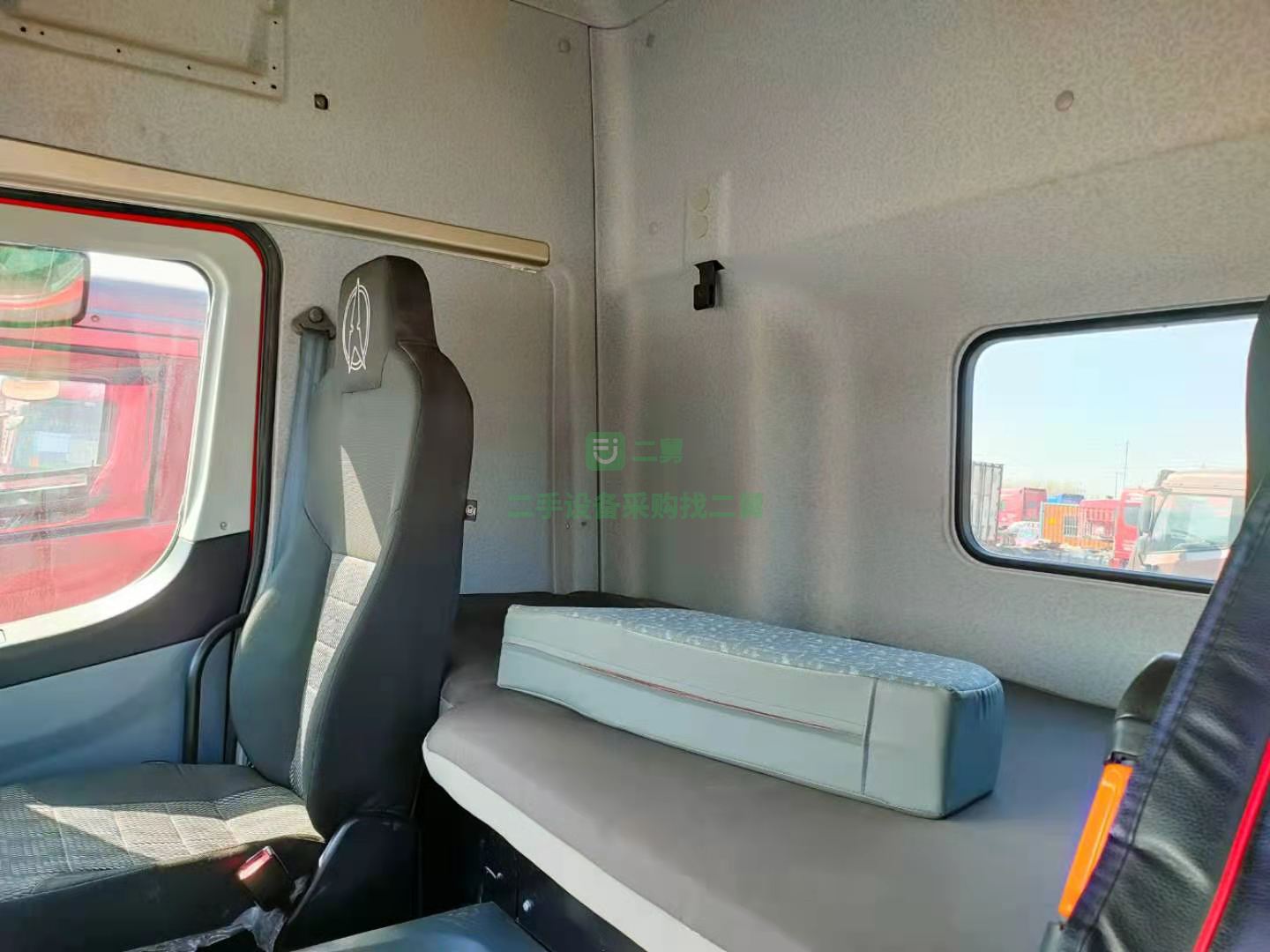 出售一臺19年6月份北奔跑車牽引車