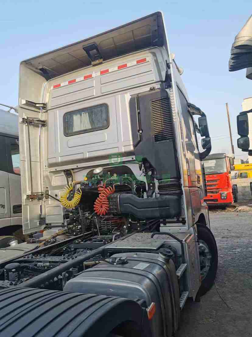 出售二手歐曼九成新的牽引車