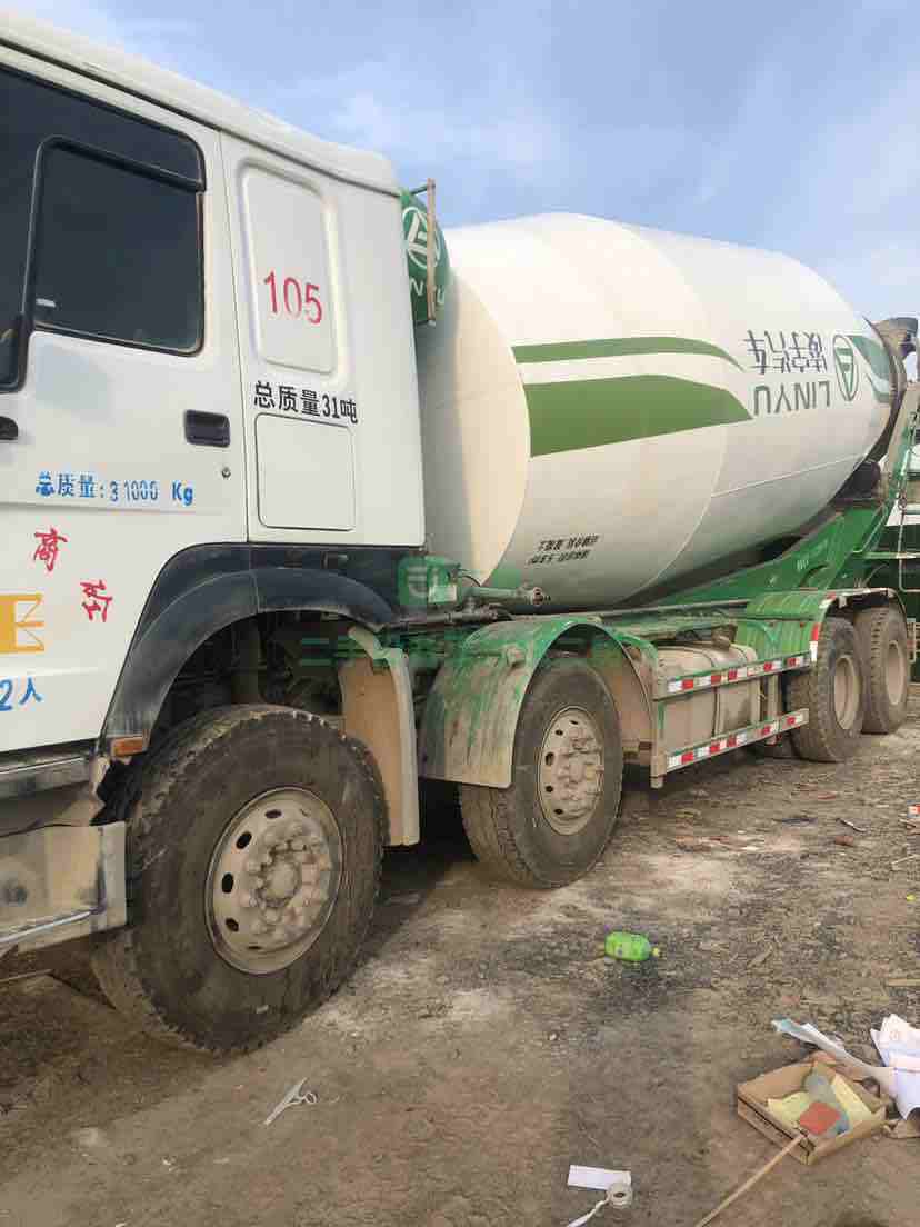 出售豪沃凌宇上裝380馬力攪拌車，國五16年年底，大20方380馬力，車況原版
