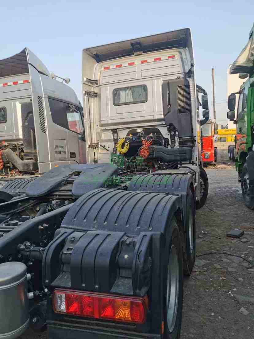 出售二手歐曼九成新的牽引車