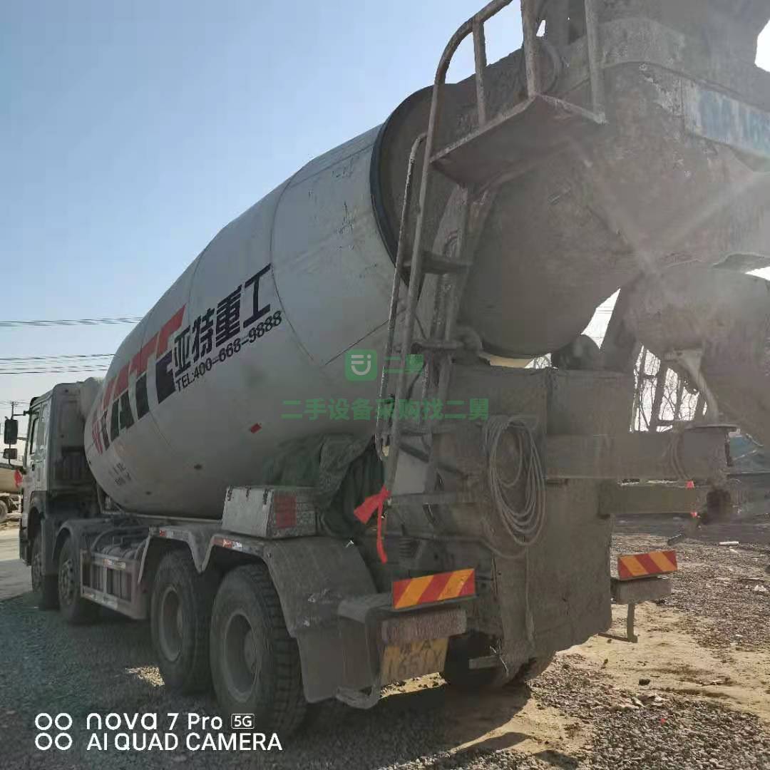 出售一臺17年豪沃亞特上裝大20方攪拌車