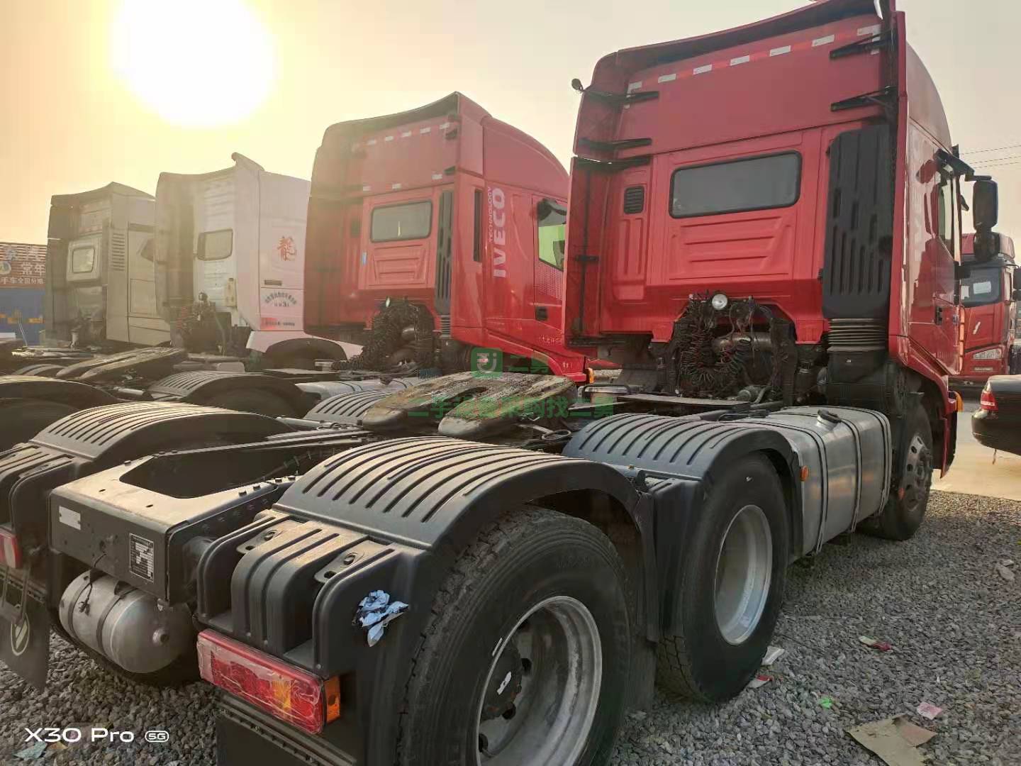 出售一臺上汽紅巖杰獅2019年3月牽引車