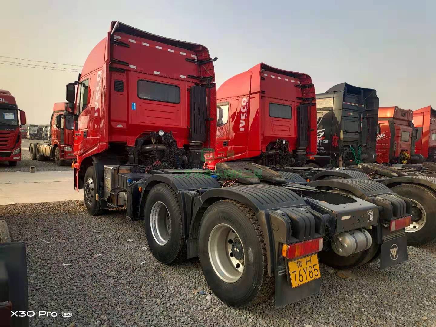 出售一臺上汽紅巖杰獅2019年3月牽引車
