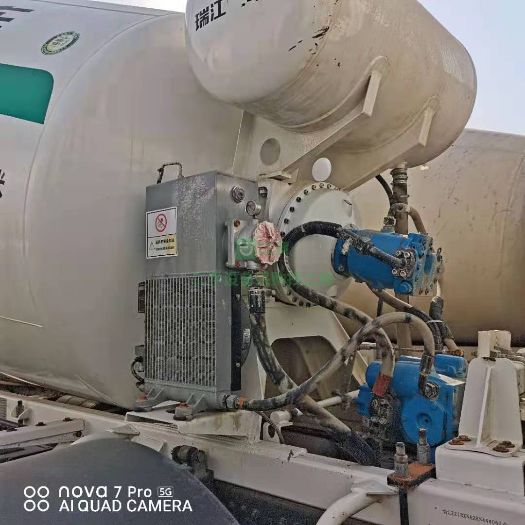 出售一臺(tái)19年底豪沃T5G輕量化大12方攪拌車