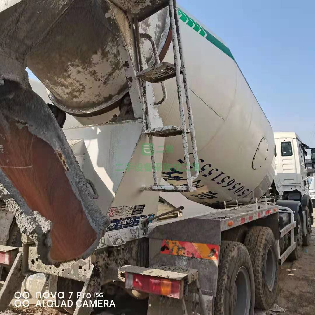 出售一臺(tái)19年底豪沃T5G輕量化大12方攪拌車