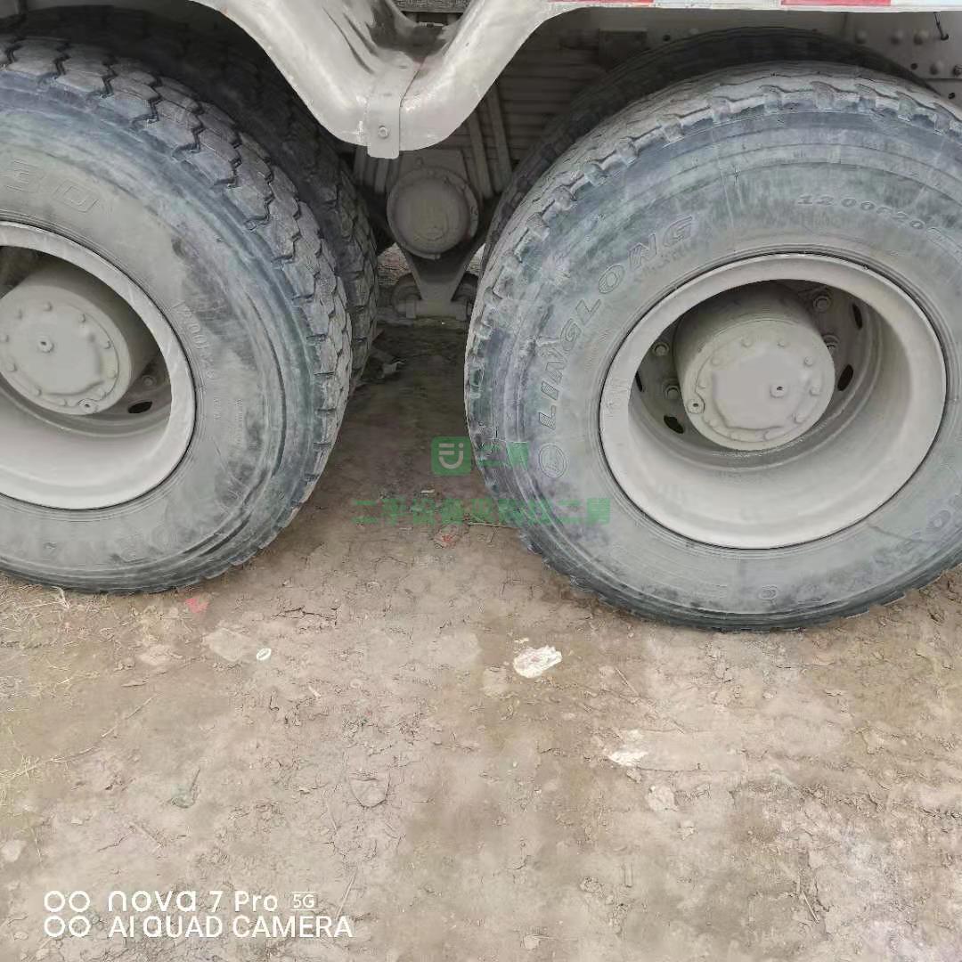 出售一臺17年豪沃大20方亞特上裝攪拌車
